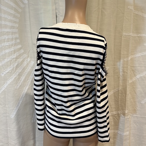 Alexander McQueen Striped Chain Cold-Shoulder Sweater - Picture 7 of 14